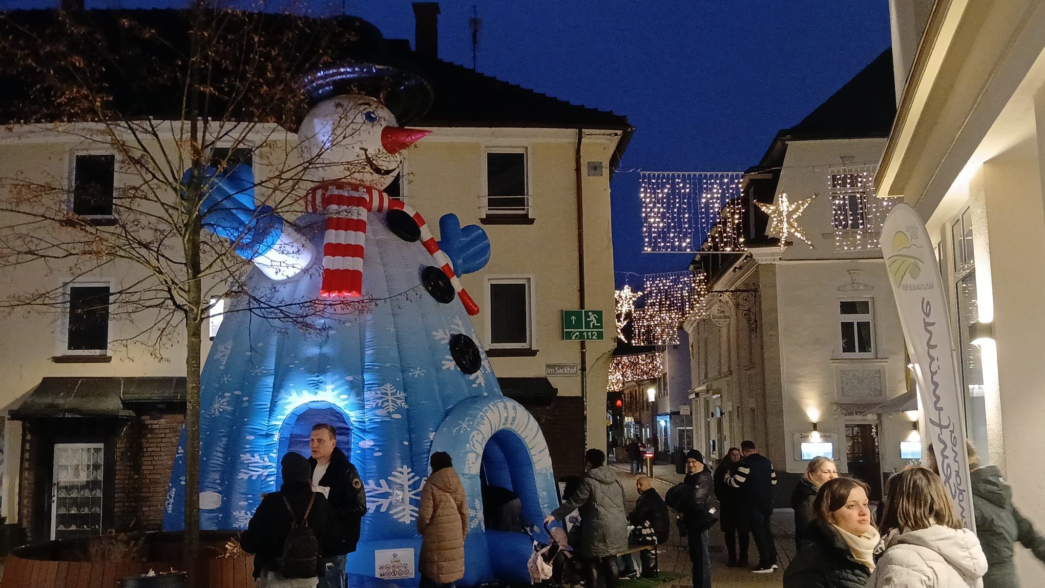 XXL Schneemann in Attendorn am Weihnachtsmarkt